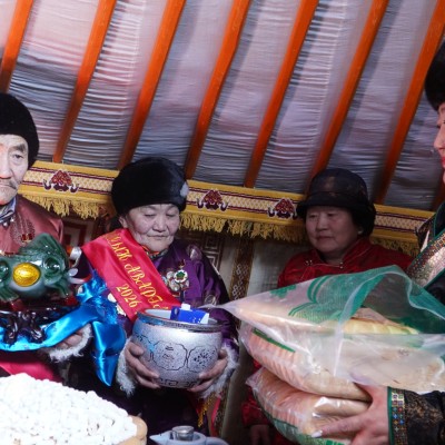 ЗАВХАНМАНДАЛ СУМЫН ОЛОНБУЛАГ БАГИЙН МАЛЧИН ДОЛГОРЫН БААСАНХҮҮ УЛСЫН АВАРГА МАЛЧНЫ ШАГНАЛАА ГАРДЛАА | HuduuMN